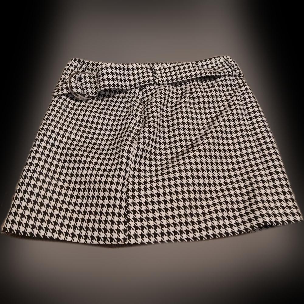 Black and White Skirt MID SIZE 🖤🤍